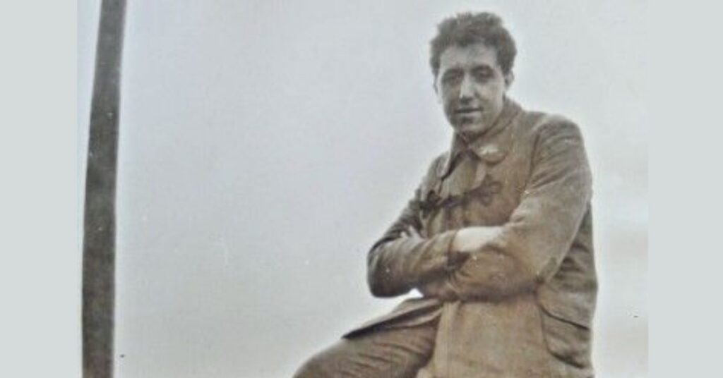 A nemmeno trent'anni, il celebre giurista Piero Calamandrei partecipò alla Prima guerra mondiale. Fu il primo ufficiale italiano a entrare a Trento abbandonata dagli austriaci il 3 novembre 1918.